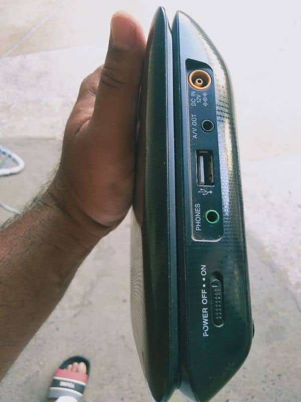 portable DVD player SONY 2