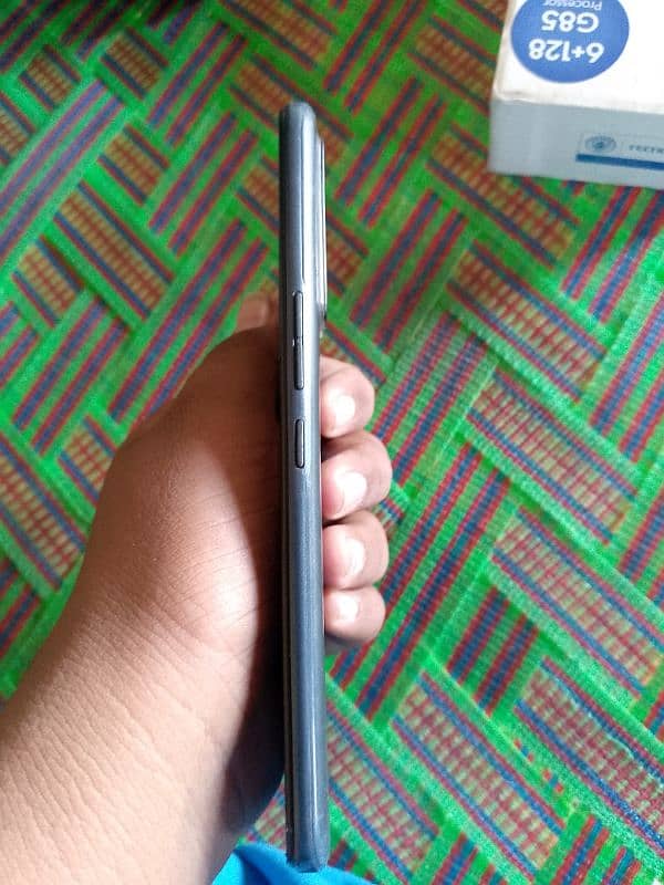 9/10 condition  6/128 G85 processor 3