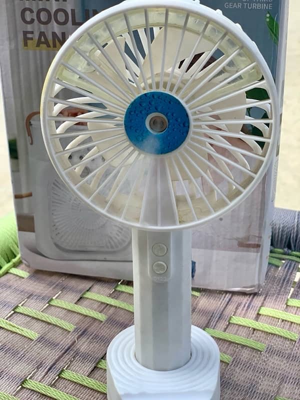Mini cooling fan, with mist ,charge able  fan ,03117738176 0