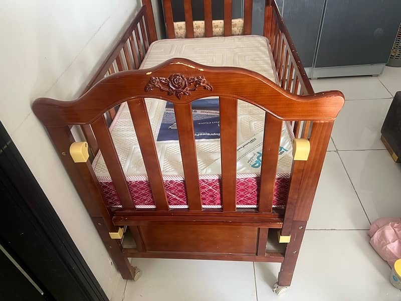 baby cot with swing and matress 2