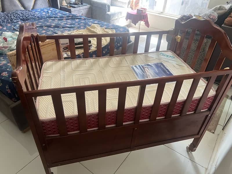 baby cot with swing and matress 3
