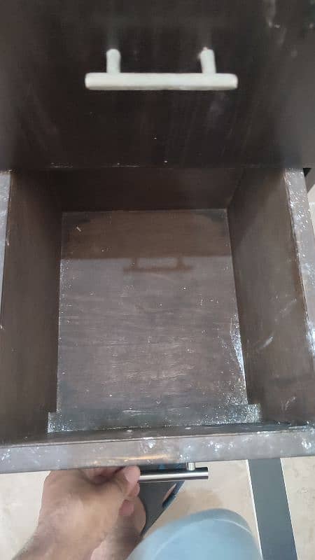stylish LCD table 2