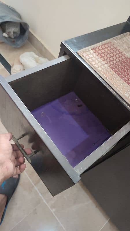 stylish LCD table 3