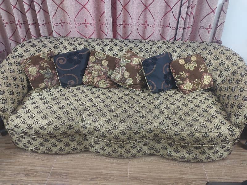 5 seater Sofa set with cushions 0