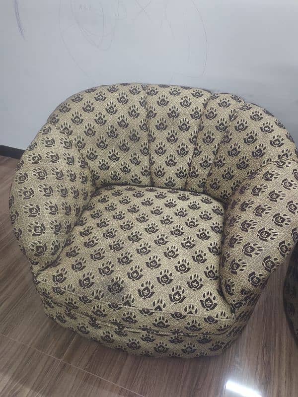 5 seater Sofa set with cushions 4