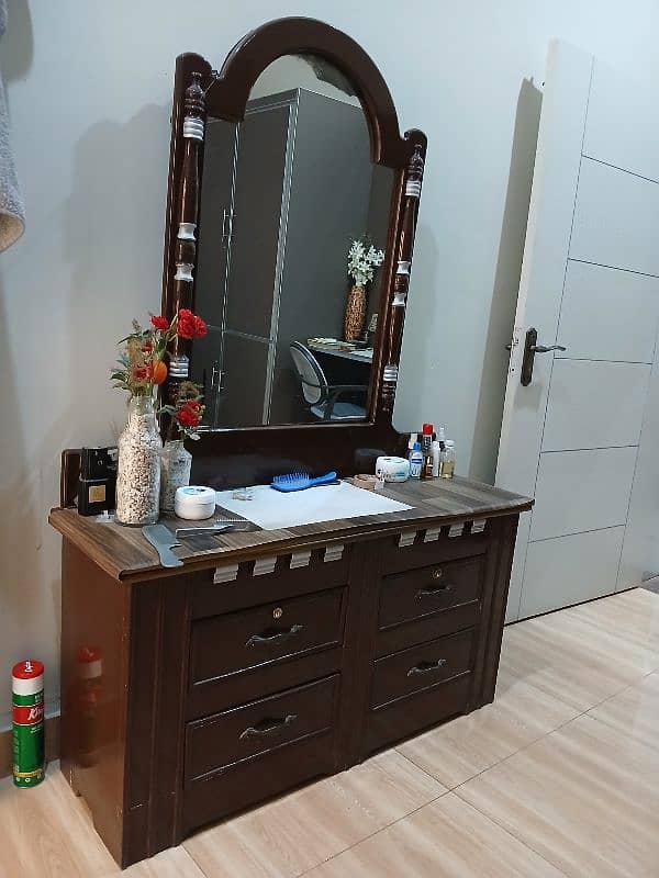 dressing table 1