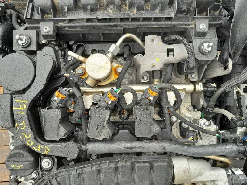 Peugeot 2008 1.2l complete car engine with automatic transmission. 2