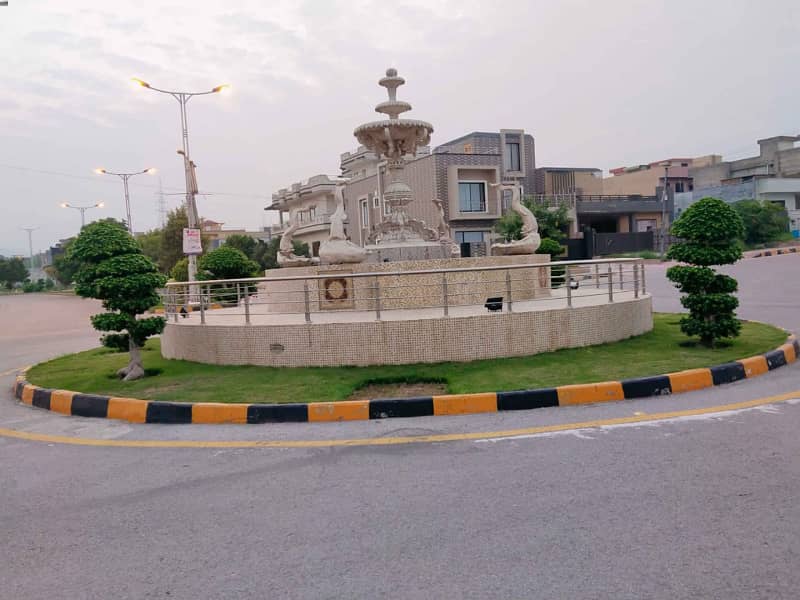 1 Kanal prime location plot for sale in B-17 block F 6