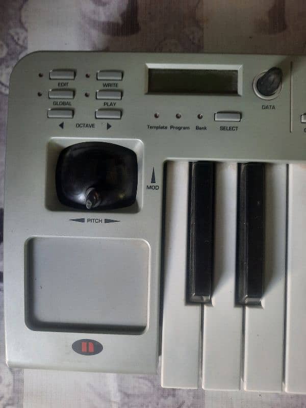 Novation Remote 25 Le Midi keyboard 8