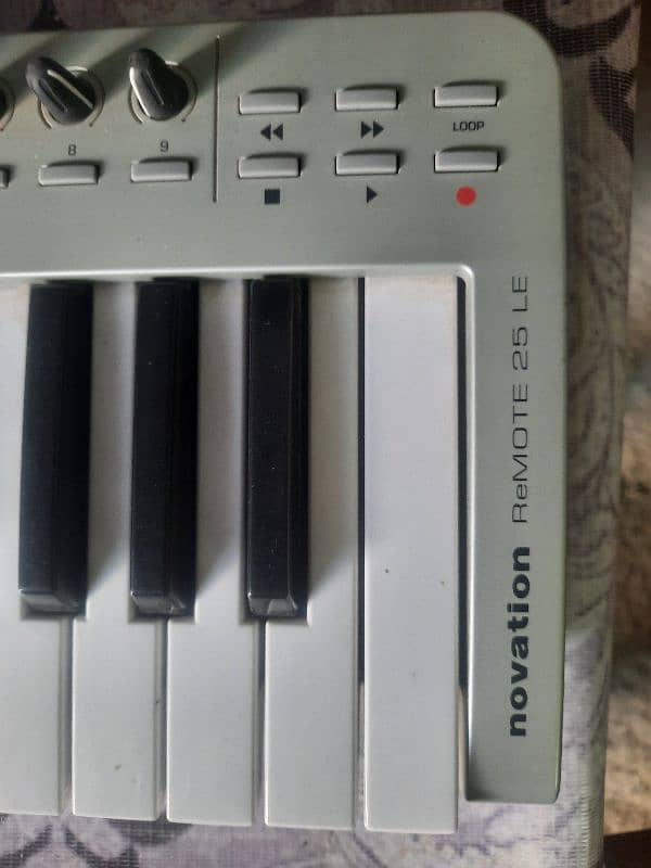 Novation Remote 25 Le Midi keyboard 13