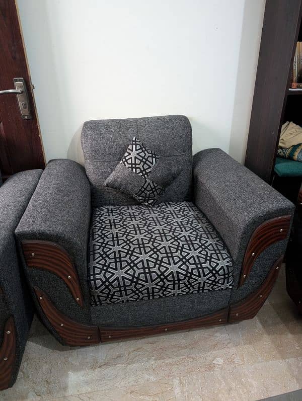 5 Seater Sofa set with Table 7