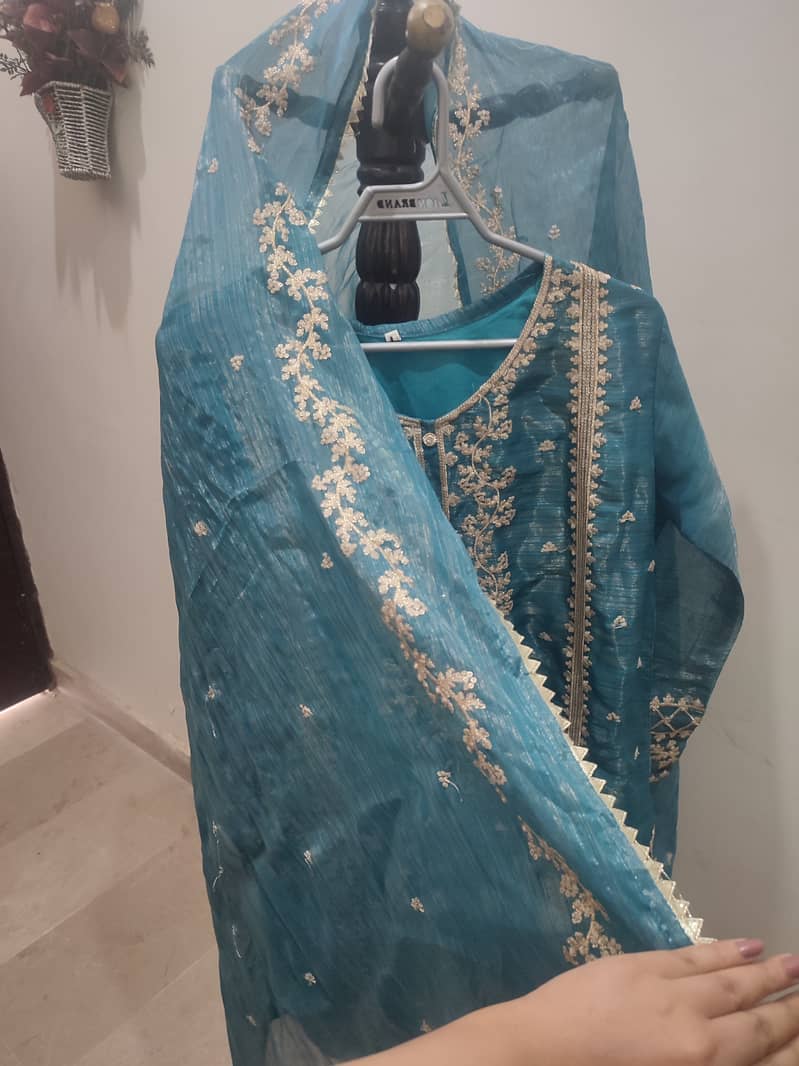 Ferozi 2-Piece Dress with Golden Embroidery (Shirt & Dupatta) 1