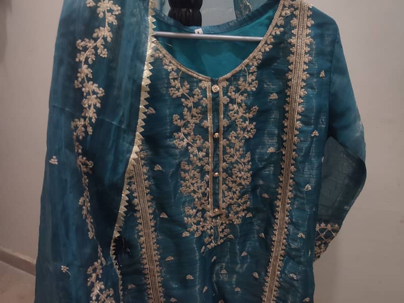 Ferozi 2-Piece Dress with Golden Embroidery (Shirt & Dupatta) 3