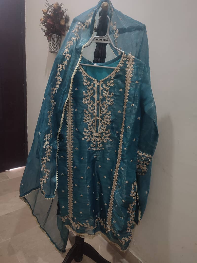 Ferozi 2-Piece Dress with Golden Embroidery (Shirt & Dupatta) 4