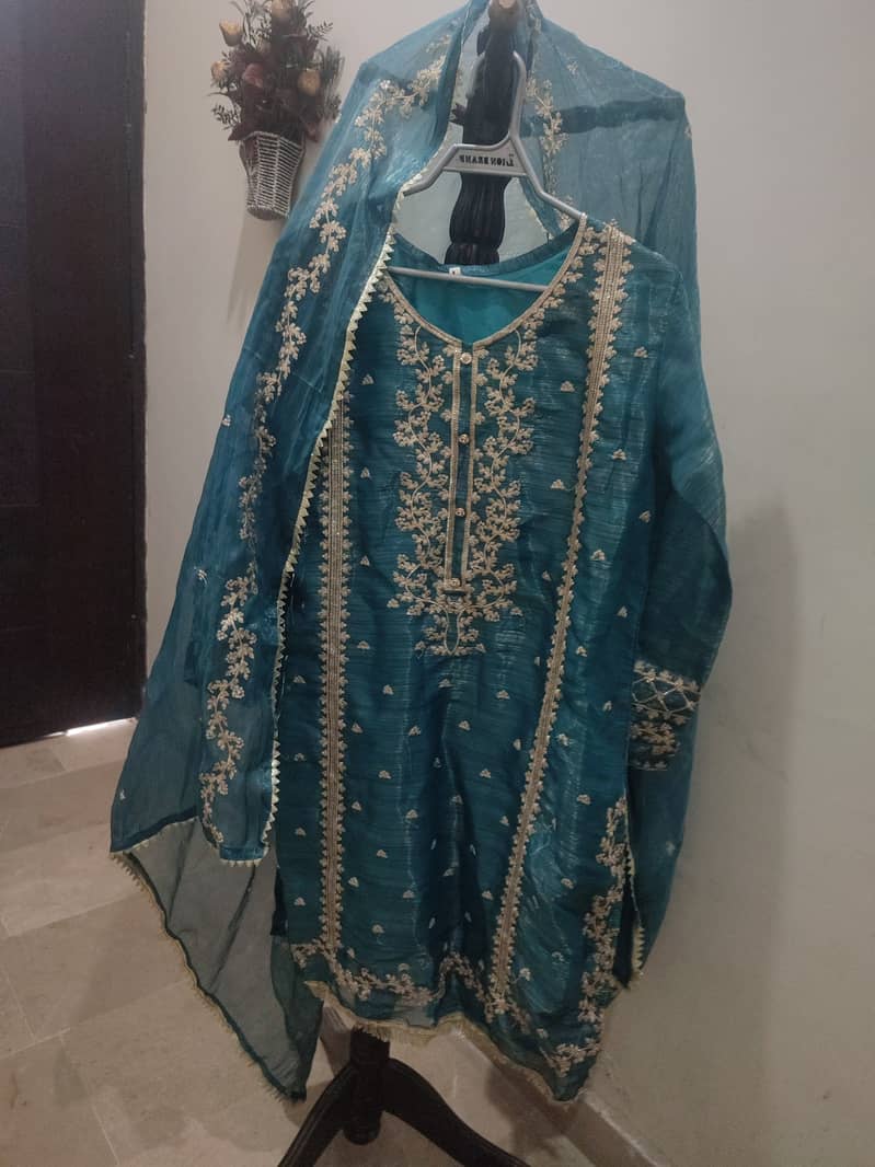 Ferozi 2-Piece Dress with Golden Embroidery (Shirt & Dupatta) 5