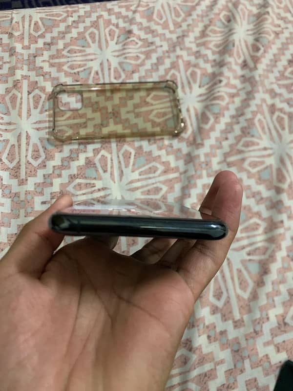 iphone 11 pro max 10 by 10 not open no repair charger orignal availabl 1