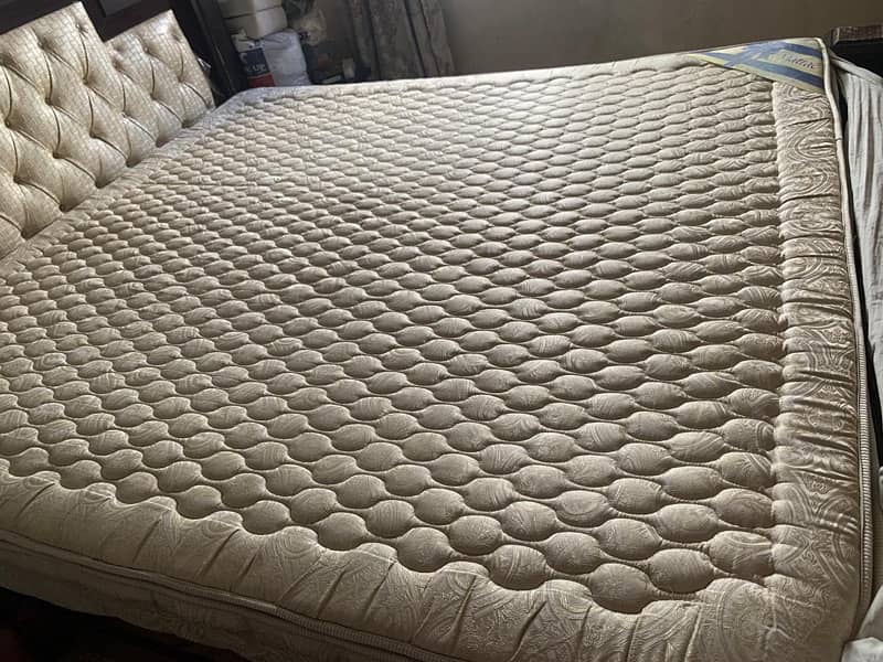 king bed with 2 side tables and mattress 0
