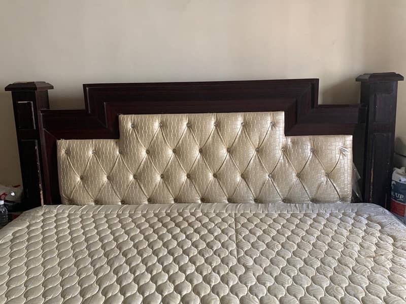 king bed with 2 side tables and mattress 5