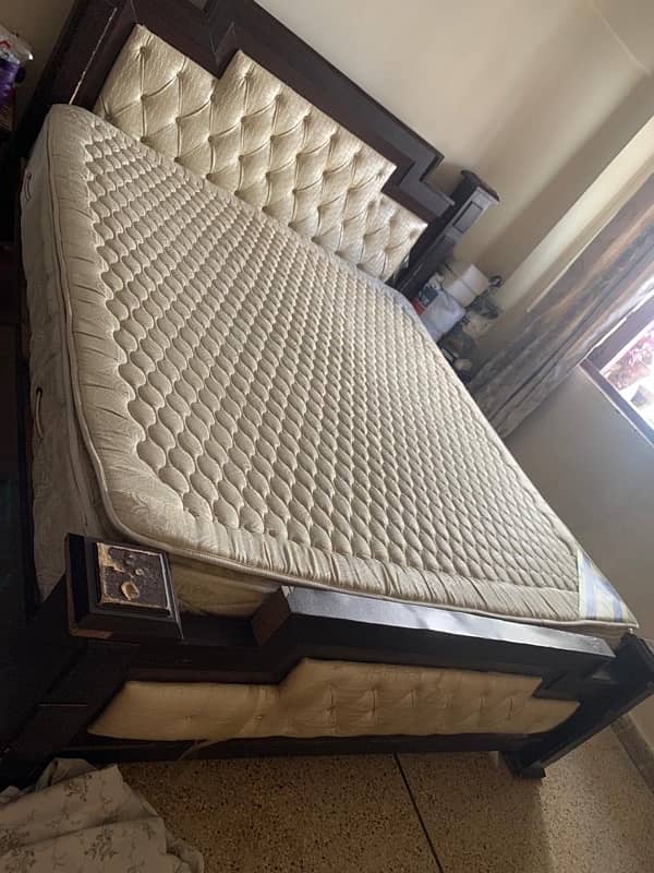 king bed with 2 side tables and mattress 7