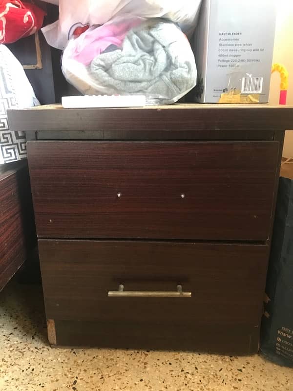 king bed with 2 side tables and mattress 9