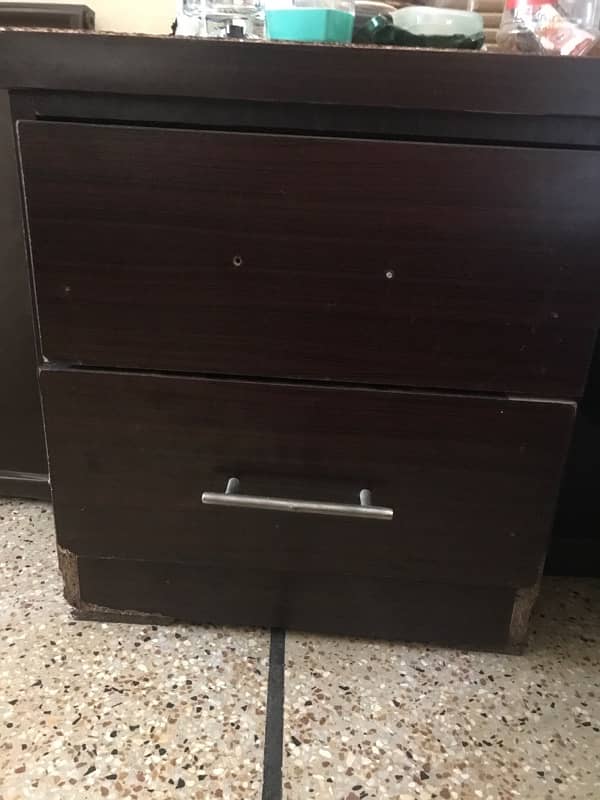 king bed with 2 side tables and mattress 10