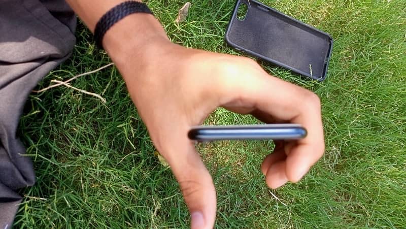IPhone se 3 Forsale A15black 90percent helath like a newphone 10/10 1