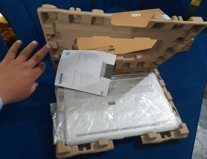 HP12th Gen-i5, just box open with Warnty 8GB DDR4,512GB SSD,Intel Iris 3