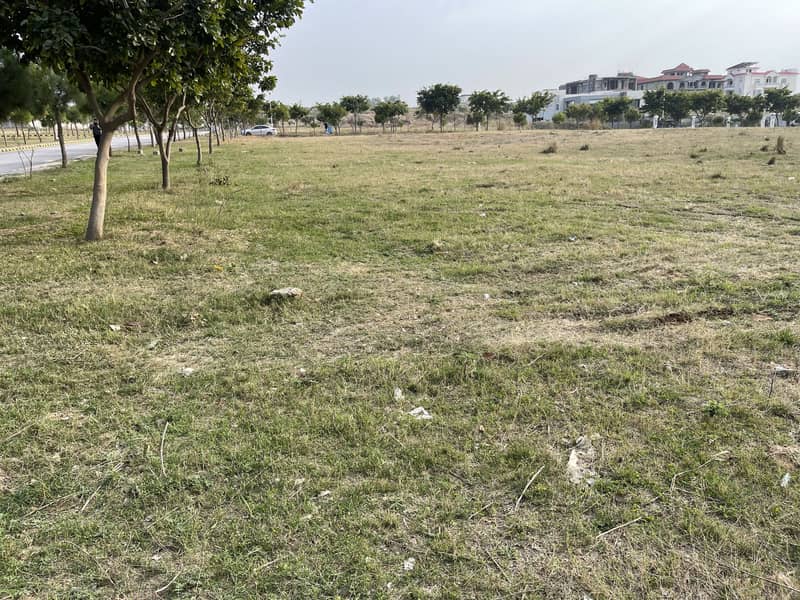 O block 10 Marla plot available 1