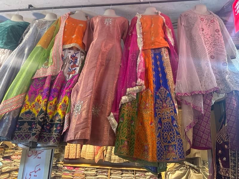 لہنگا میکسی شیروانی ساڑھی پارٹی وئیر ڈریس اور ہر قسم کی جیولری 0