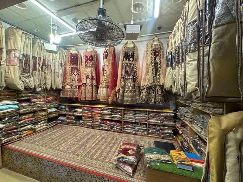 لہنگا میکسی شیروانی ساڑھی پارٹی وئیر ڈریس اور ہر قسم کی جیولری 3