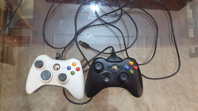 Xbox 360 slim 250gb with 2 controllers and 30 games pre installed 1