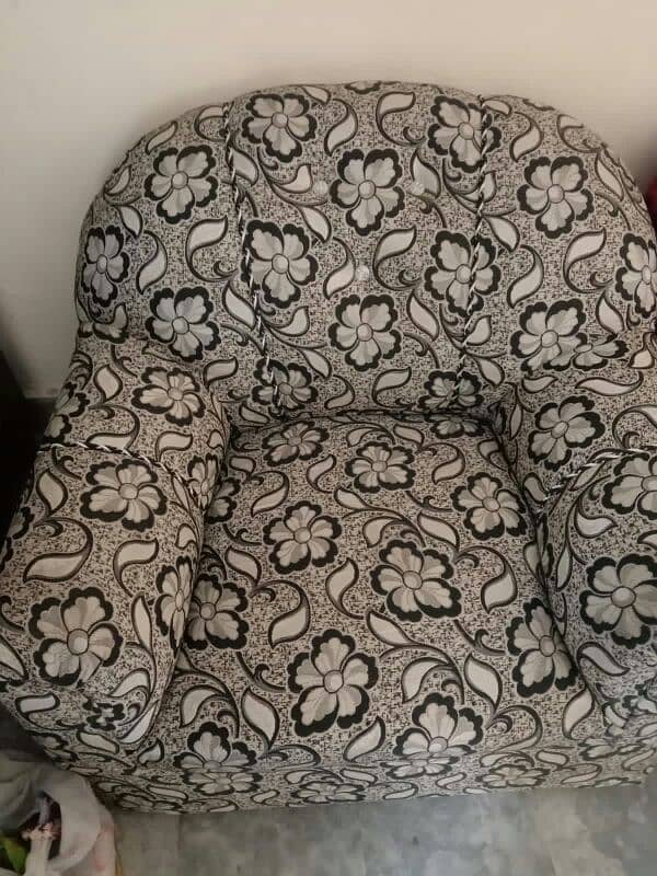 urgent sale sofas 0.3. 2.1. 4.4. 6.8. 2.8. 2 1