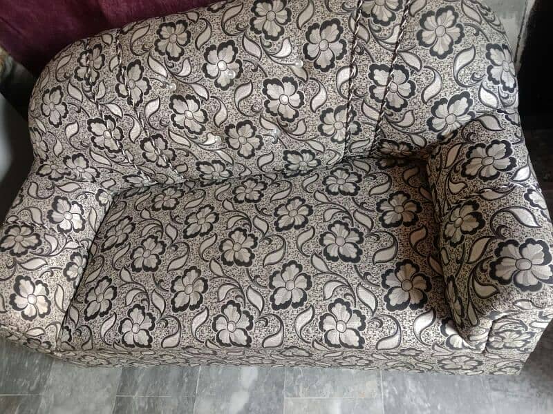 urgent sale sofas 0.3. 2.1. 4.4. 6.8. 2.8. 2 5