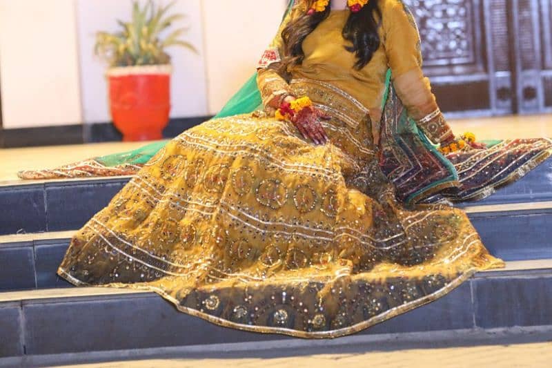 mhendi bridal dress available 0