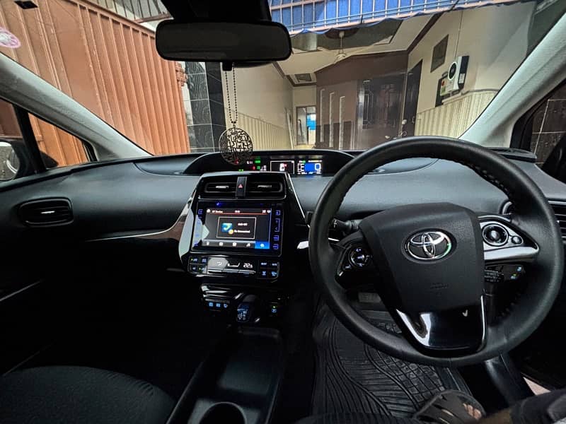 Toyota Prius 2021 5