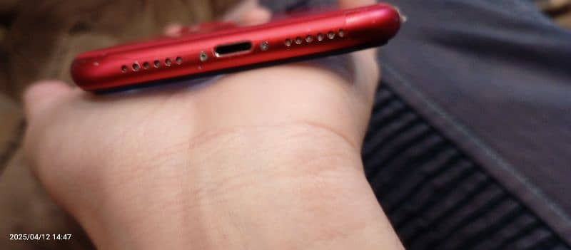 IPHONE 11 RED COLOUR 64GB JV MINOR BACK BREAK 6