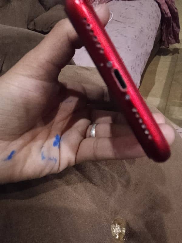 IPHONE 11 RED COLOUR 64GB JV MINOR BACK BREAK 10