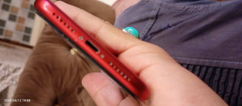 IPHONE 11 RED COLOUR 64GB JV MINOR BACK BREAK 16