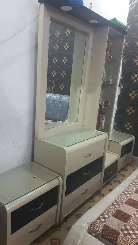 King Size Bed with dressing bartan wali almari glass tables 6
