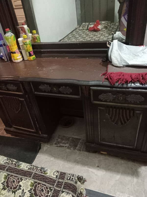 Dressing table 0
