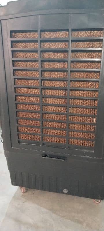 new asia 1 room color new 10/10  condition 6