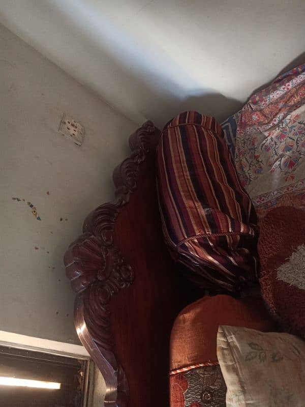 urgently sale my pure wood bed with diamond mattress 2