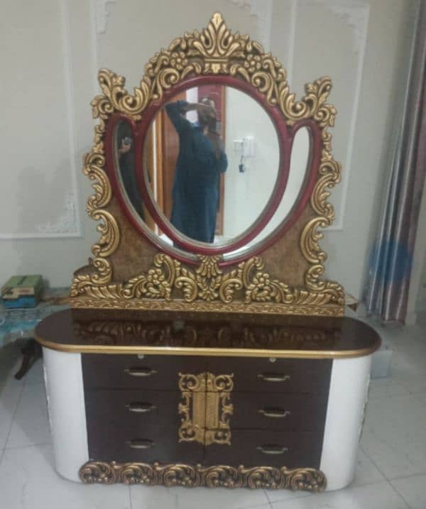 king bed with dressing 2