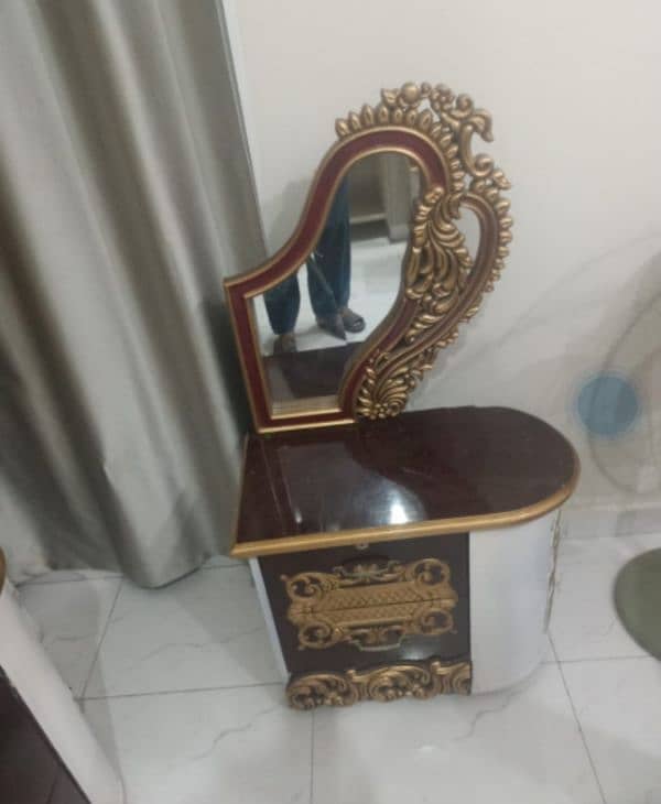 king bed with dressing 3