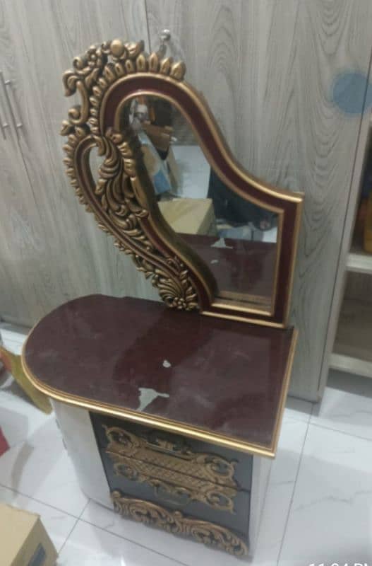 king bed with dressing 4