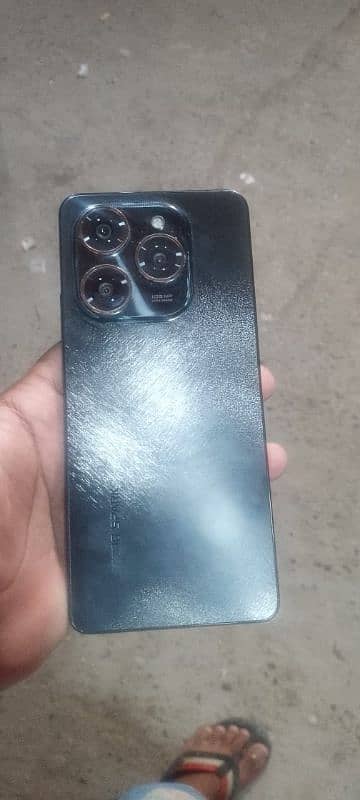 Tecno Spark 20pro 8/8256 full ganian full box. And exchange with xsjv 4