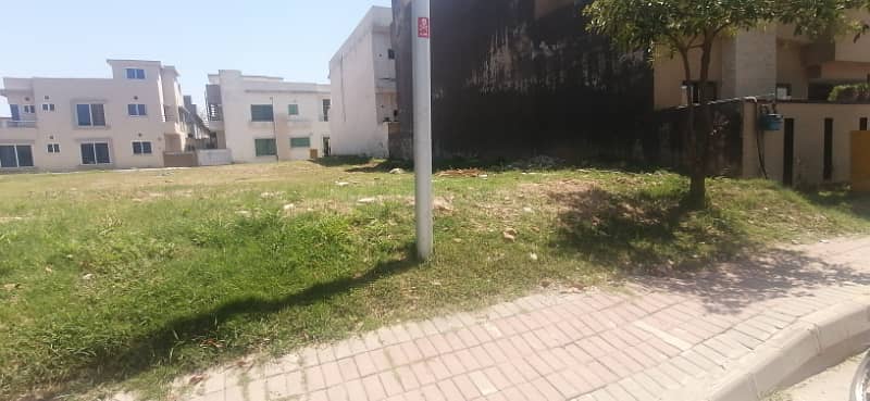 READY TO CONSTRUCT 7 MARLA BOULEVARD PLOT AVAILABLE FOR SALE IN ABUBAKAR BLOCK 1