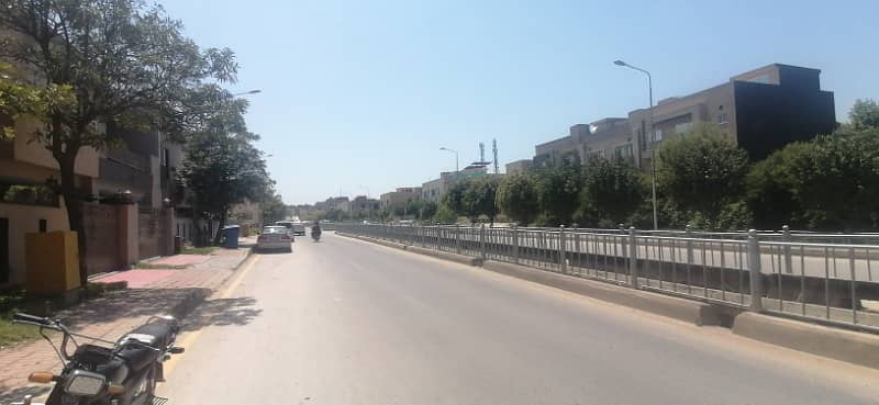 READY TO CONSTRUCT 7 MARLA BOULEVARD PLOT AVAILABLE FOR SALE IN ABUBAKAR BLOCK 4