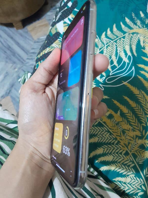 Iphone XS PTA Approved 256 GB memory Battery health 100% Colour White 1