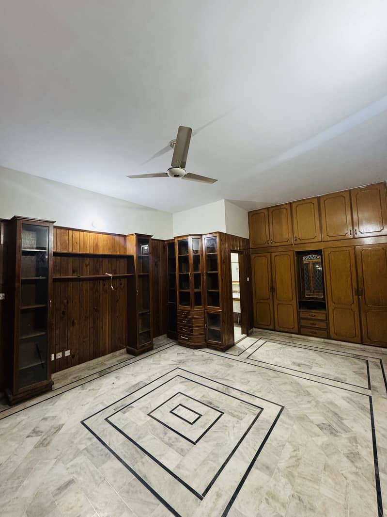 Neat and clean first floor ( separate and independent) 1